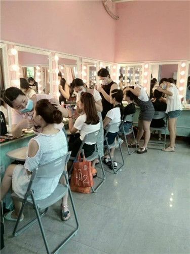 美容美发化妆培训学校,做化妆师有前途吗