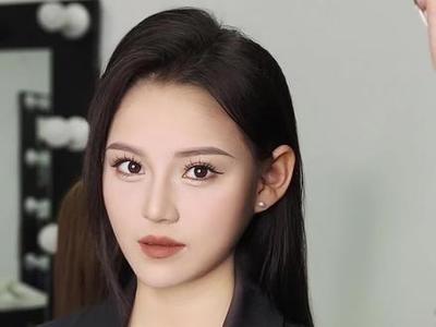成都黑珍珠化妆培训学校
