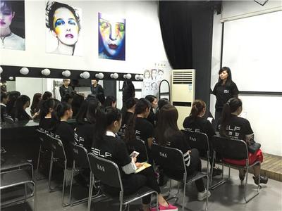 化妆学习首选台州吉田化妆学校化妆班-台州椒江区烟熏妆