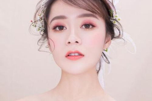 化妆去哪里学比较靠谱,深圳哪个化妆学校靠谱