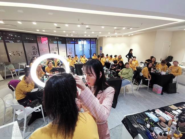 南京mc视觉化妆造型培训学校化妆上课现场怎么样?-南京m.