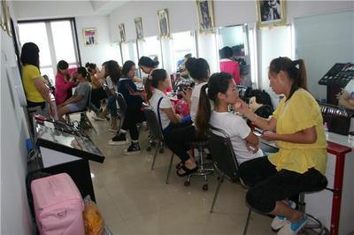 邯郸影楼化妆学校到梁子图片|邯郸影楼化妆学校到梁子样板图|邯郸影楼化妆学校到梁子-邯郸市梁子职业培训学校