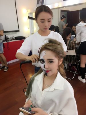 如何选择一家优质的化妆培训学校