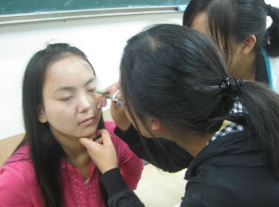 去化妆学校学化妆的优势与深圳精英化妆培训的价值